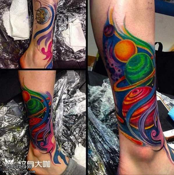 腿部星空纹身图案