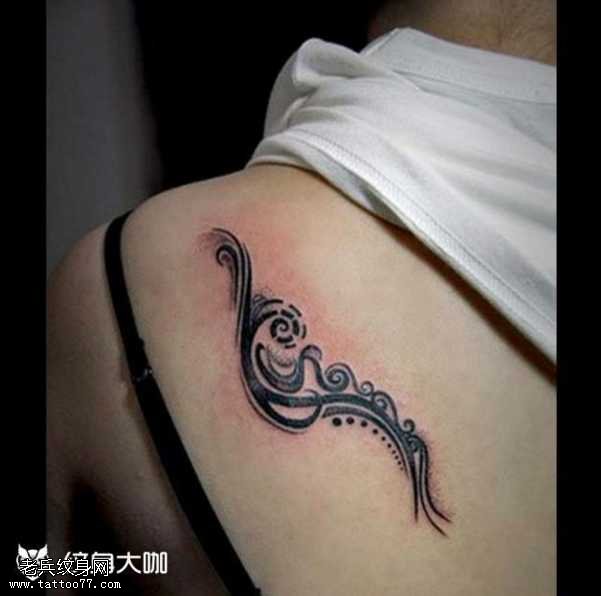 肩部花图腾纹身图案