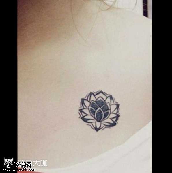 肩部莲花图腾纹身图案