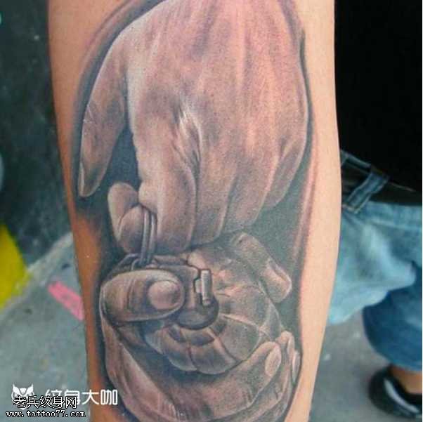 腿部手雷纹身图案