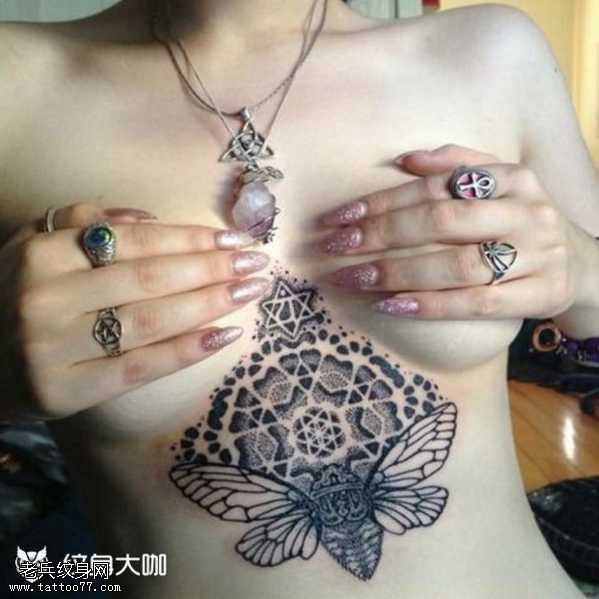 腹部蛾点刺纹身图案