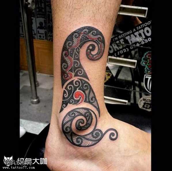 脚部花藤纹身图案