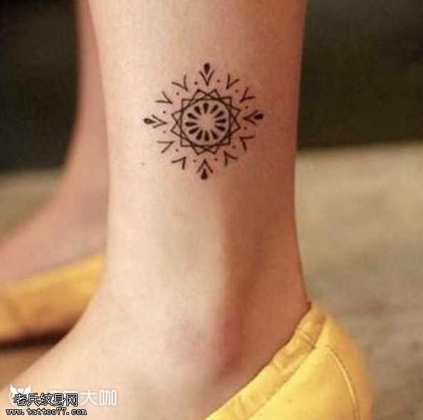 腿部花图腾纹身图案