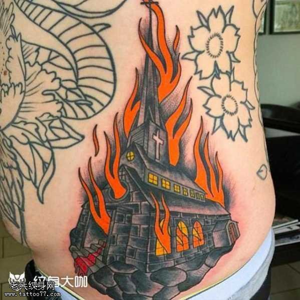 腰部建筑纹身图案