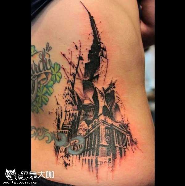 腰部远古建筑纹身图案