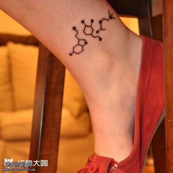 脚部基因纹身图案