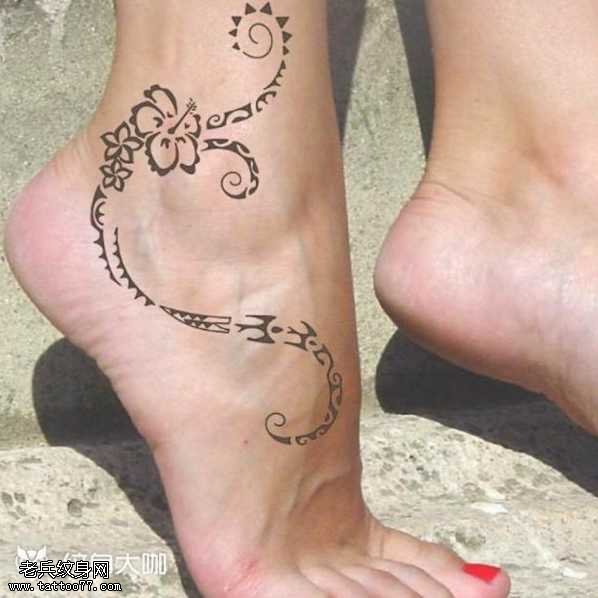 脚部花藤纹身图案
