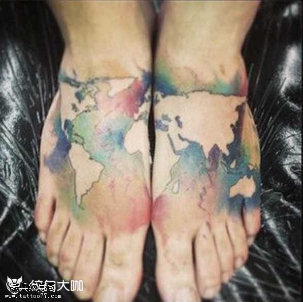 脚部彩地球仪纹身图案