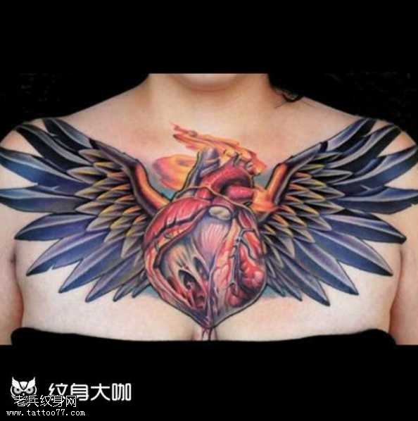 胸部心脏翅膀纹身图案