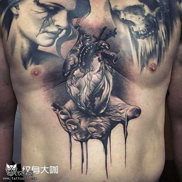 胸部心脏骷髅纹身图案