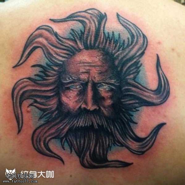 背部太阳老人纹身图案