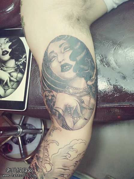 胳膊大妞纹身图案