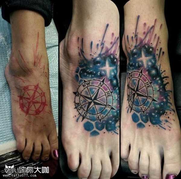 脚部星空纹身图案