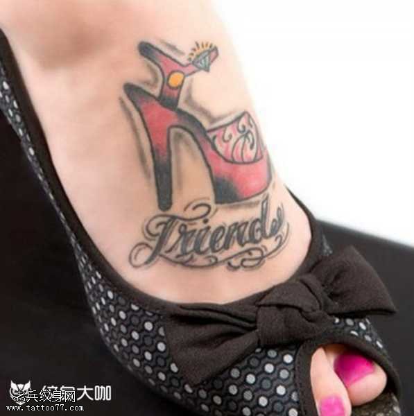 脚部高跟鞋纹身图案