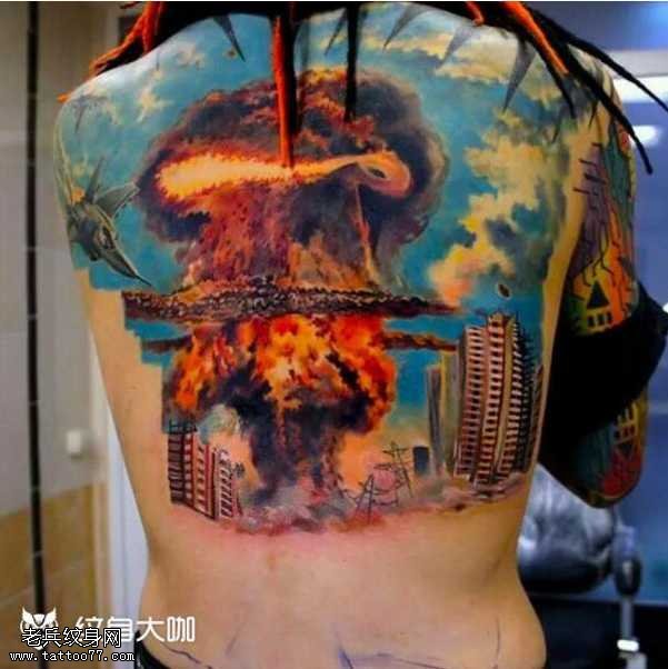背部大战纹身图案