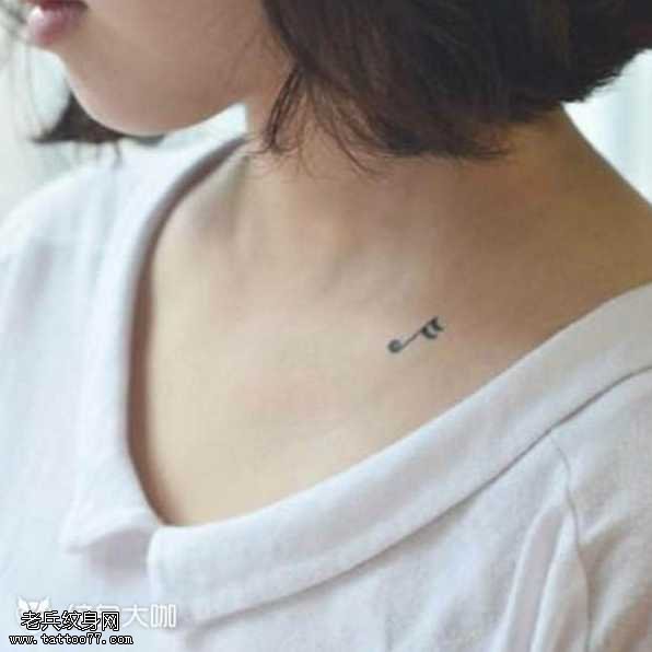 胸部音符纹身图案