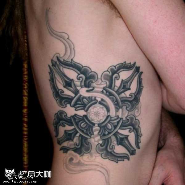 腰部神话飘纹身图案