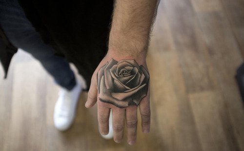 40款满手背玫瑰花纹身图案