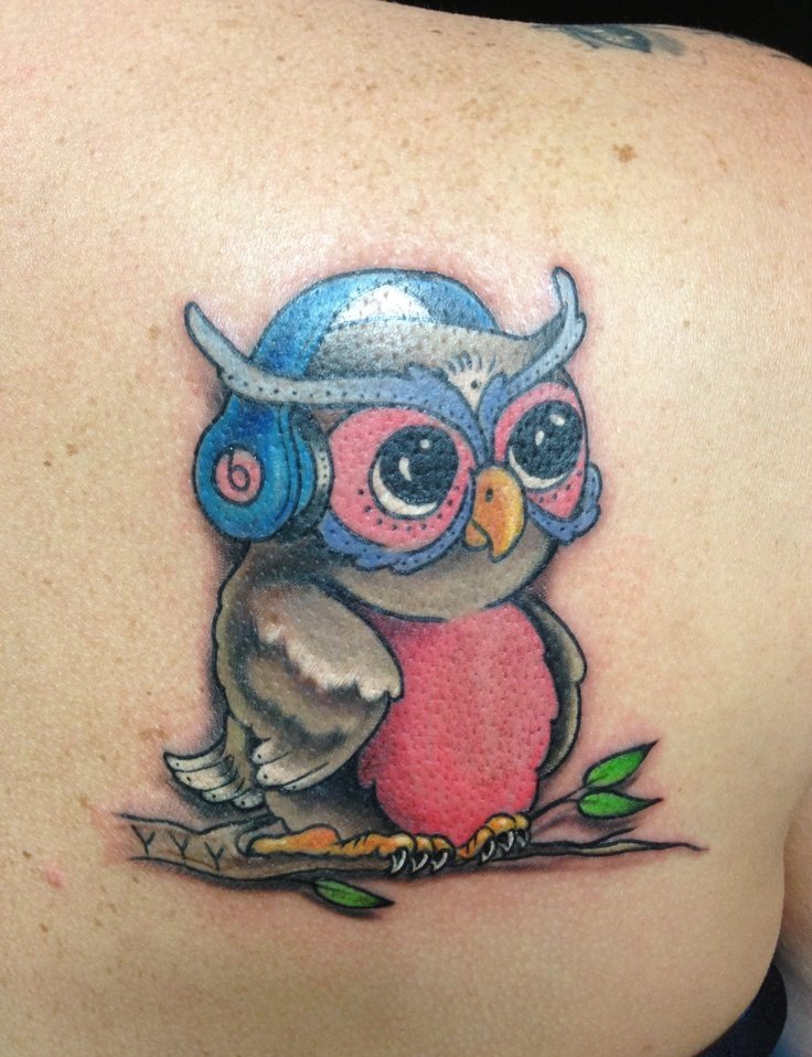 超级萌化的黑色点刺猫头鹰纹身图案