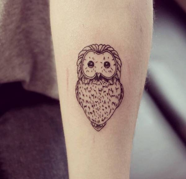 超级萌化的黑色点刺猫头鹰纹身图案
