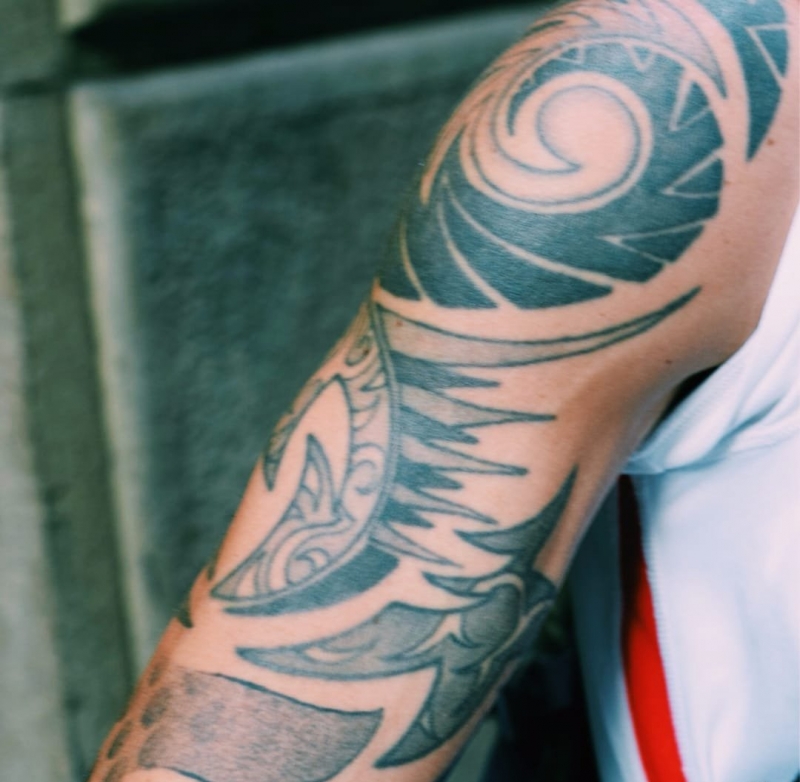 Manu大臂上帅气的部落图腾纹身图案
