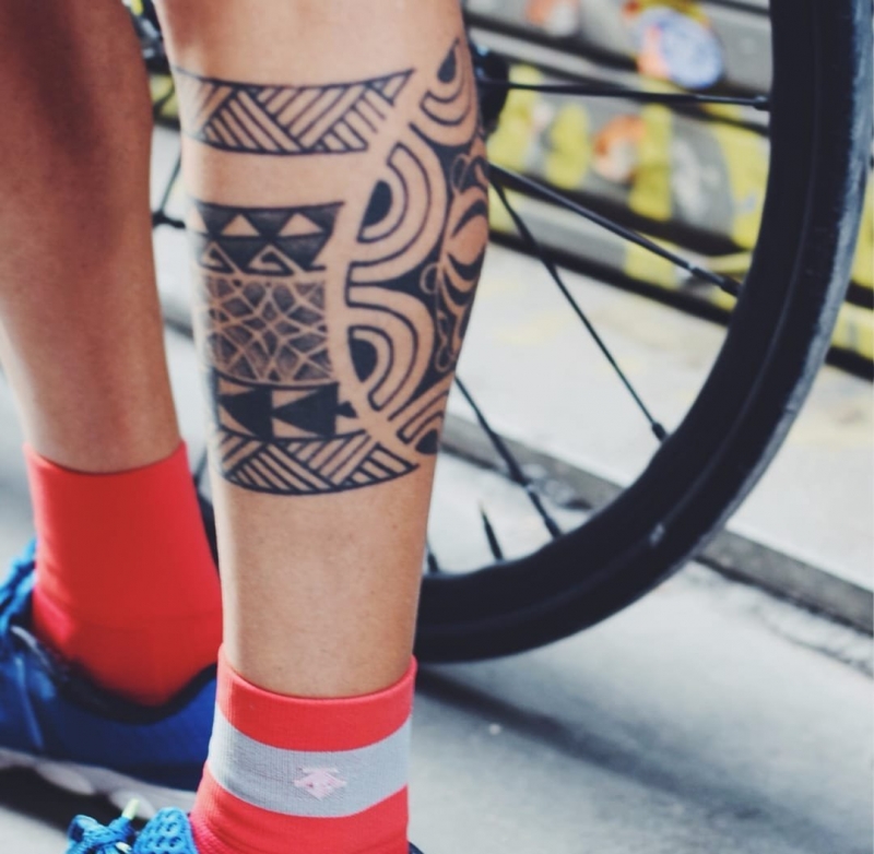 Manu大臂上帅气的部落图腾纹身图案