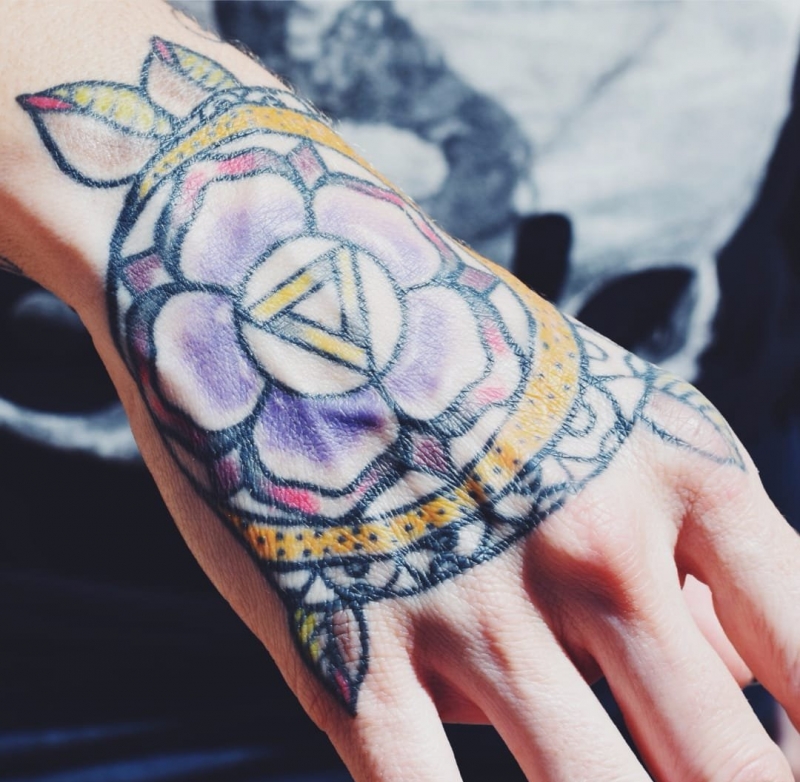 Manu大臂上帅气的部落图腾纹身图案