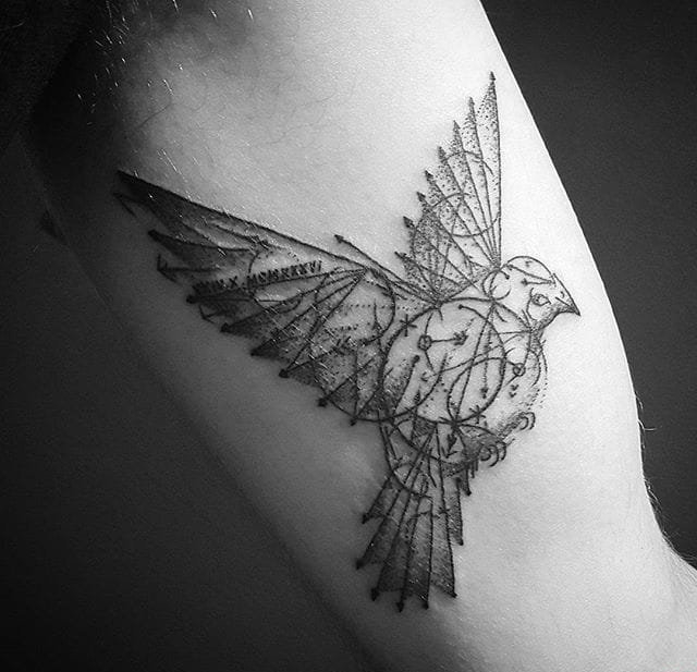 大腿上精致的黑色牡丹花纹身图案