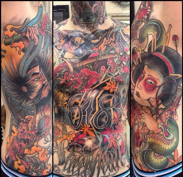 肚子上大骷髅头骨满胸大鸟纹身图案