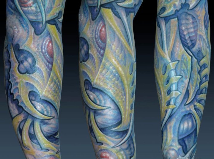 很夸张的恐怖的花腿生物机械纹身图案