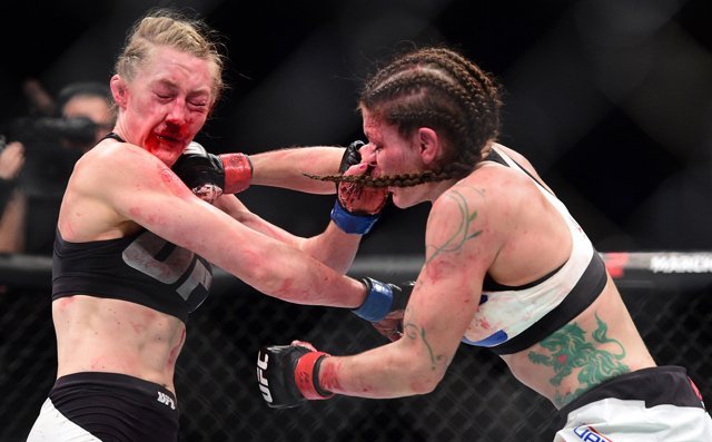 UFC无限制综合格斗赛场上的选手纹身图案