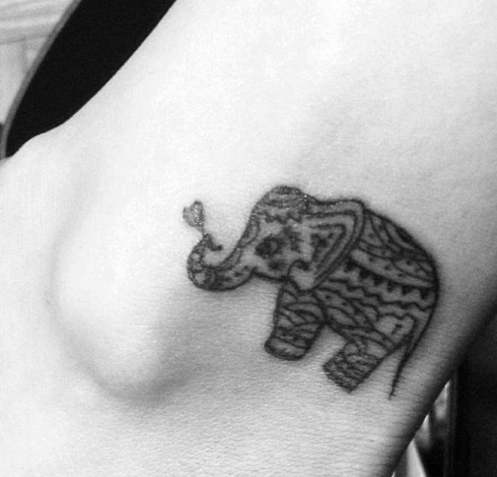大臂膀上的越真实的象纹身图案