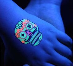 背后上隐形月夜下的恶魔纹身图案