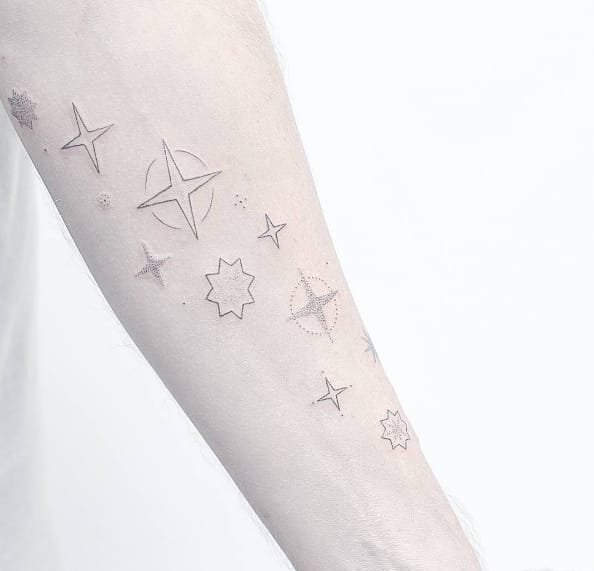 大腿上的很特别的文字及贝壳纹身图案