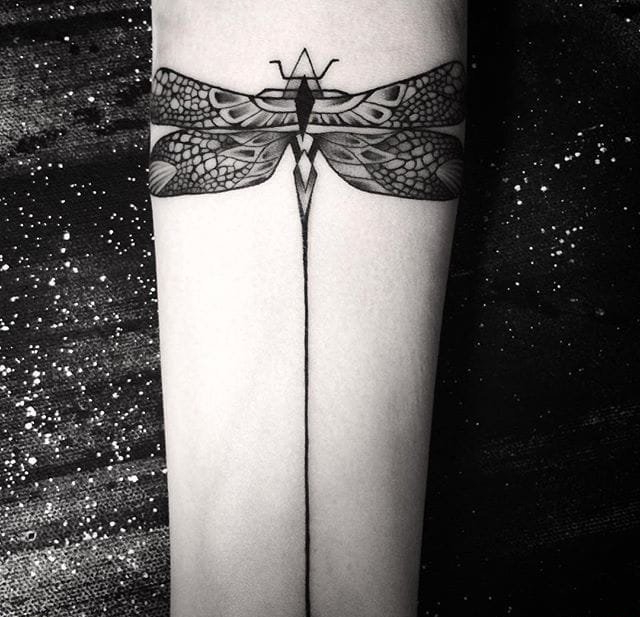 多款女性蜻蜓纹身图案