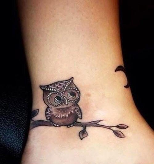 脚踝处的世界地图纹身图案