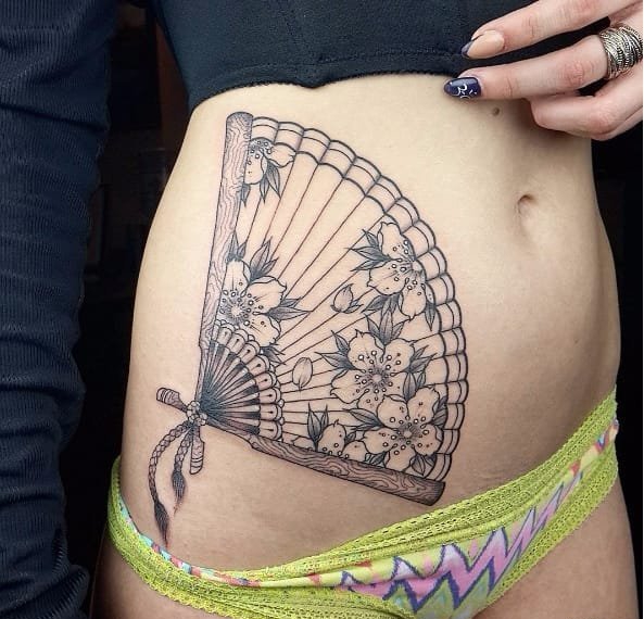 看起来很迷人的女性线条纹身图案