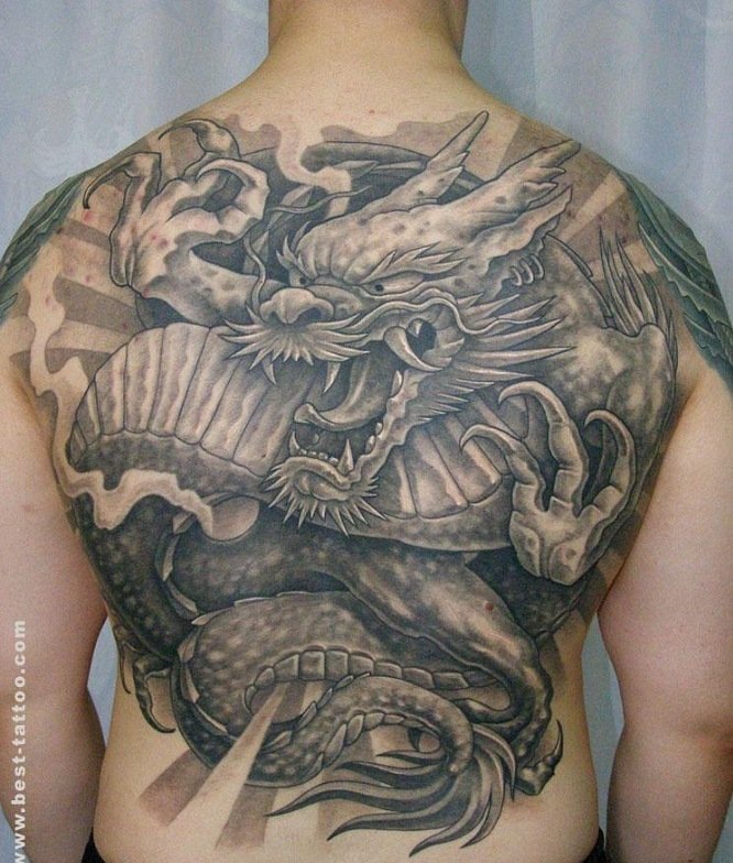 男性满背龙纹身图案