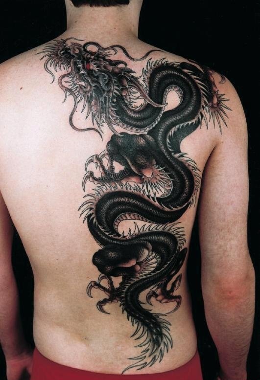男性满背龙纹身图案