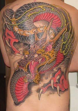 男性满背龙纹身图案