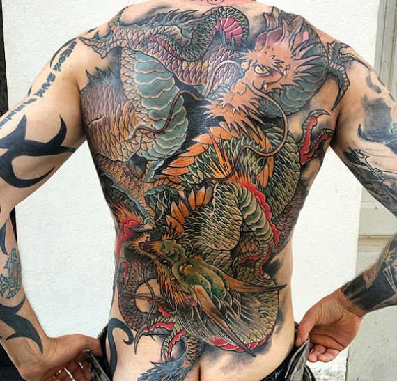 男性满背龙纹身图案