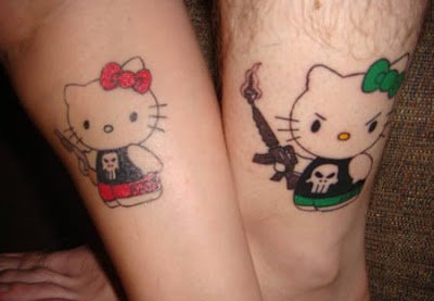 好闺蜜侧肋上相呼应的月亮和太阳纹身图案