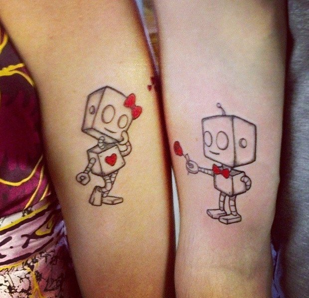 好闺蜜侧肋上相呼应的月亮和太阳纹身图案