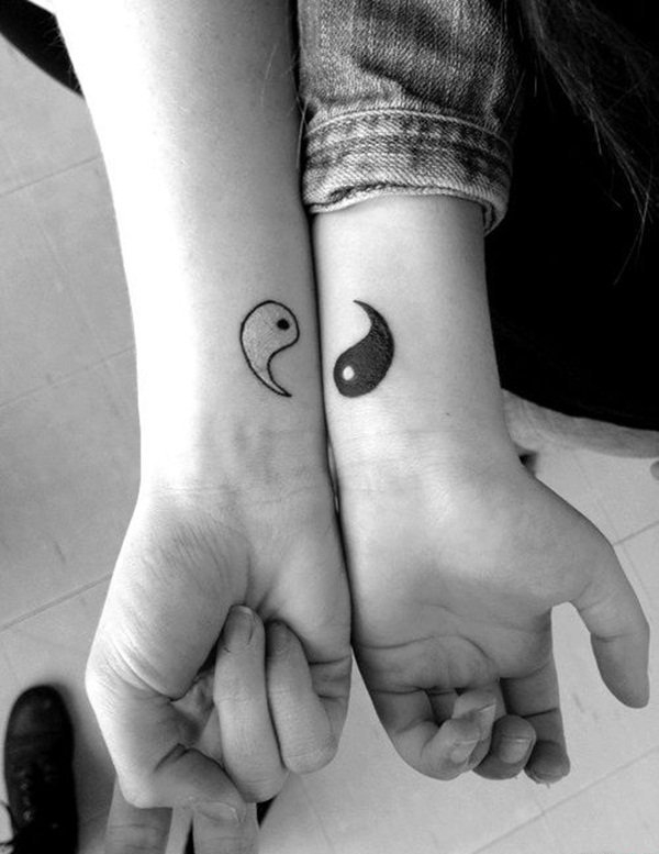 背上黑白阴阳八卦二仪吉它纹身图案