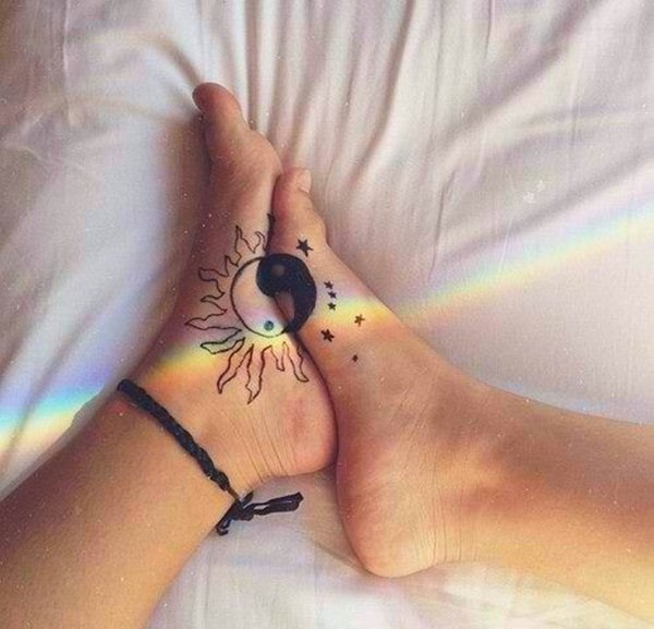 背上黑白阴阳八卦二仪吉它纹身图案