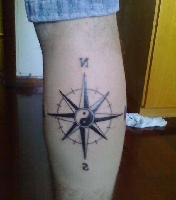 背上黑白阴阳八卦二仪吉它纹身图案