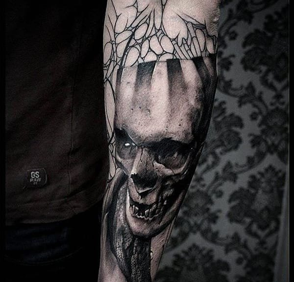 大腿上的女子面部线条纹身图案