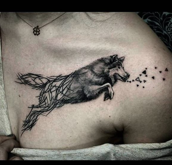 大腿上的女子面部线条纹身图案