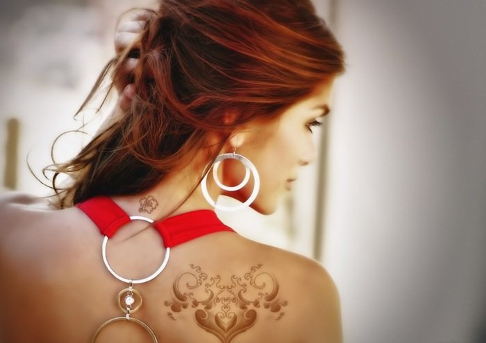 美女花臂满背纹身图案