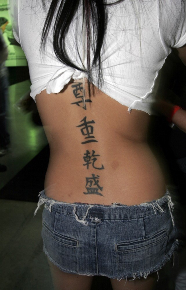 美女花臂满背纹身图案